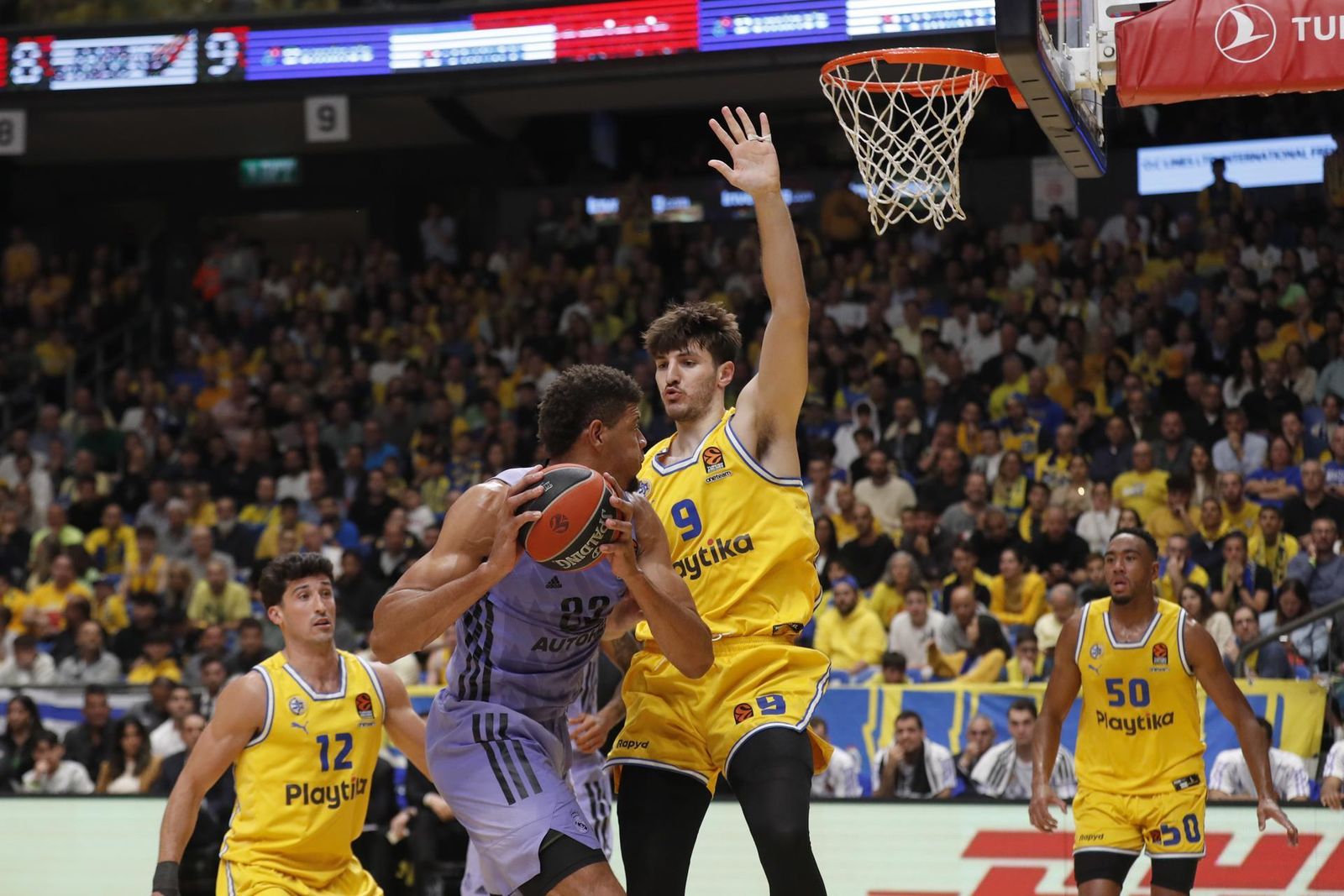 Tavares ante el Maccabi