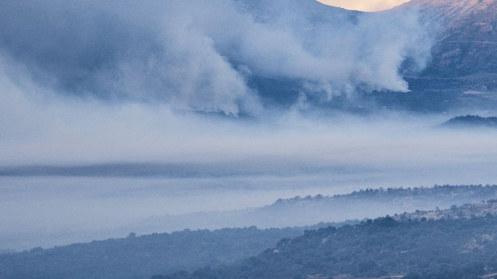 El incendio de Burgohondo (Ávila) deja tres localidades confinadas y más de 1.500 evacuados
