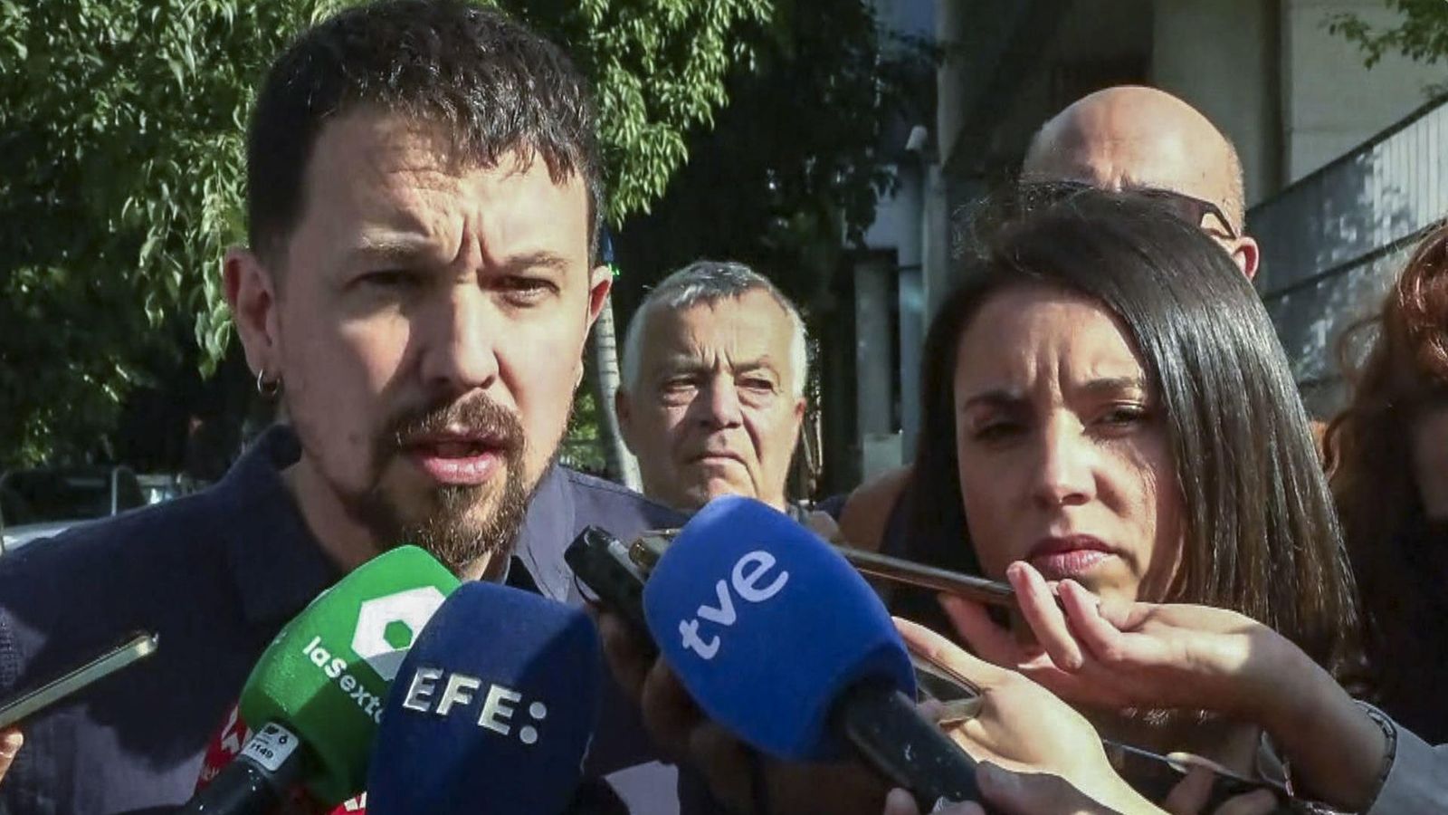 Tensión a la llegada de Iglesias y Montero al juicio contra su presunto acosador