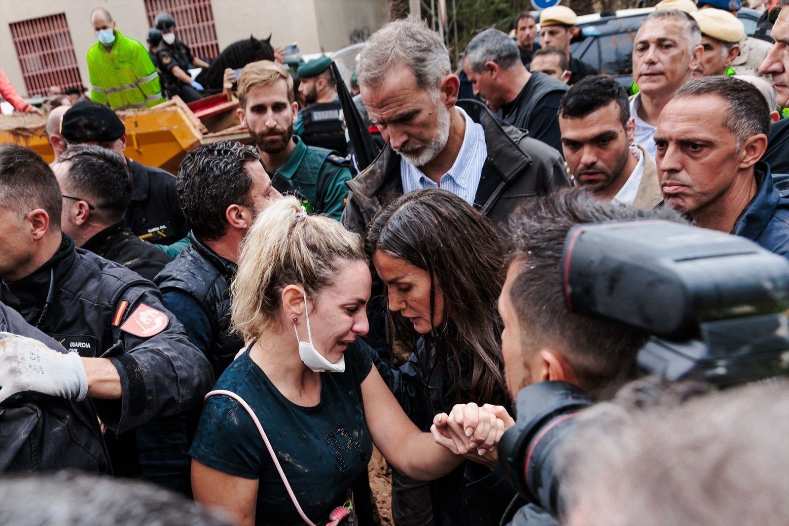 La secuencia completa de los diálogos de Felipe VI y Letizia con los vecinos de Paiporta
