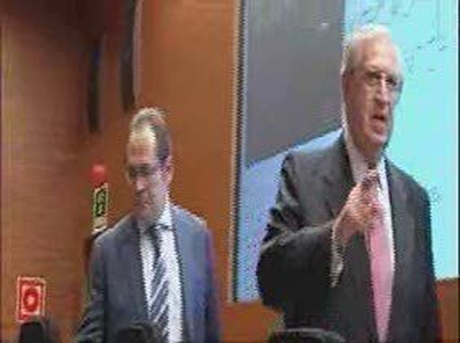 Las Cajas advierten de la subida de impuestos