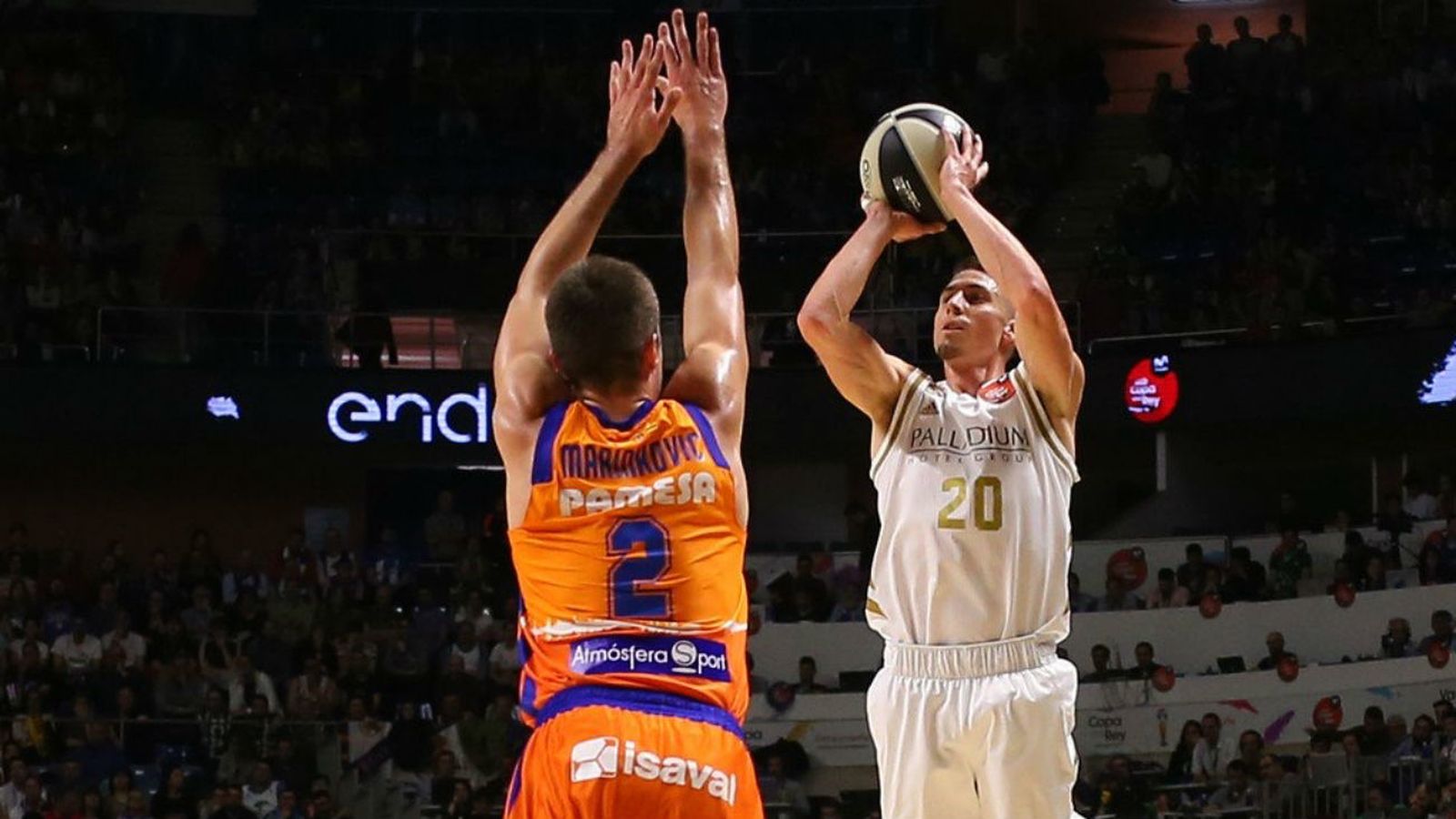 Carroll ante el Valencia Basket