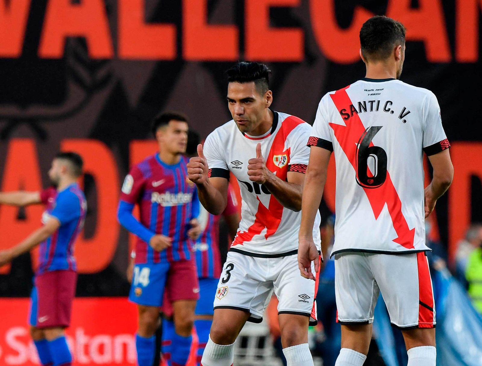 Falcao ante el Barcelona