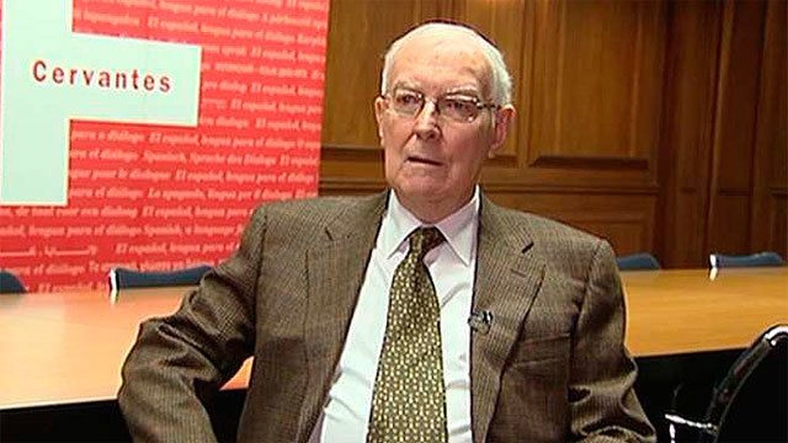 García de la Concha: Suprimir el español es simbólico pero grave