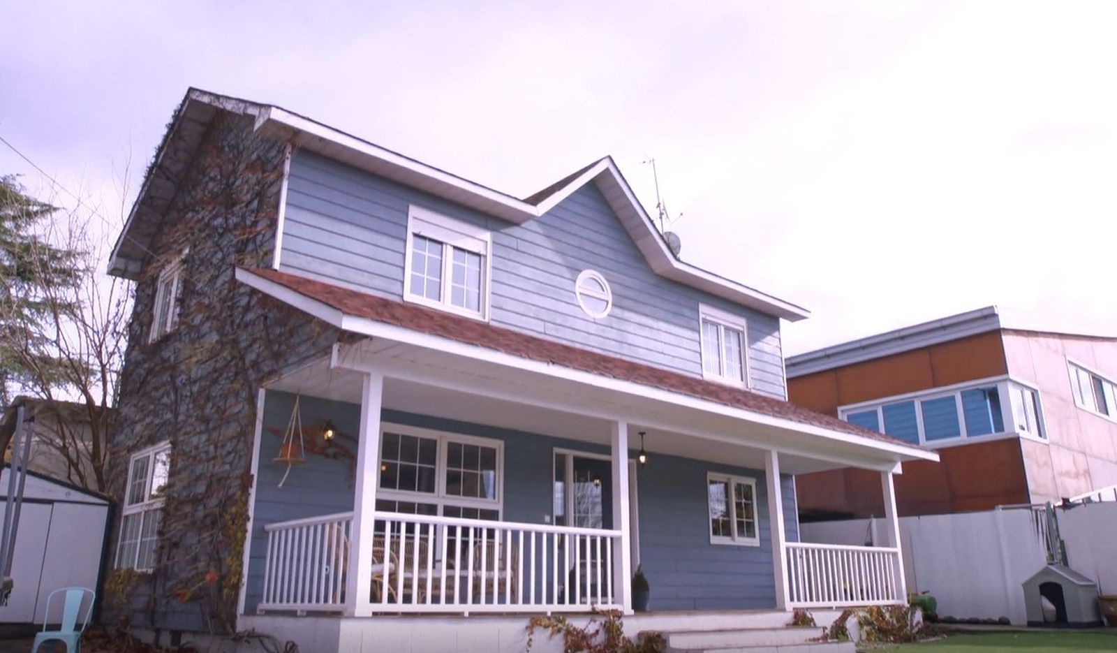 No, no estamos en Estados Unidos... ni en Canadá (aunque podría ser). Esta es una casa canadiense, pero en Madrid.