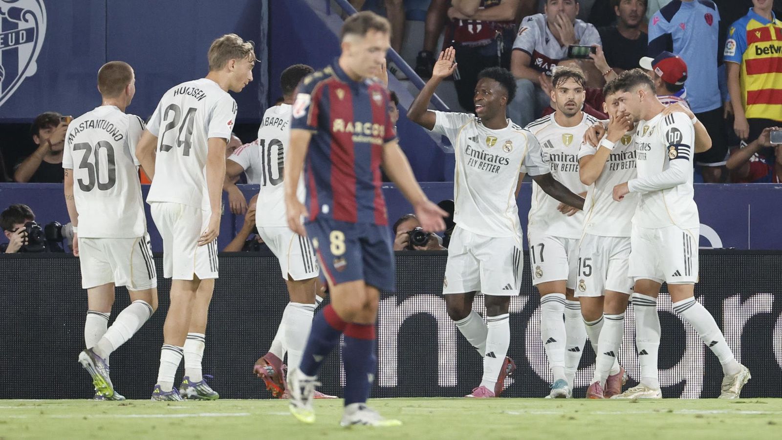 El despertar de Vinicius, el estreno goleador de Mastantuono y el fondo de armario de Xabi