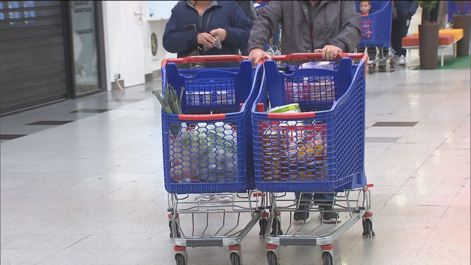 La cesta de la compra, un 19% más cara que hace un año pese a la rebaja del IVA