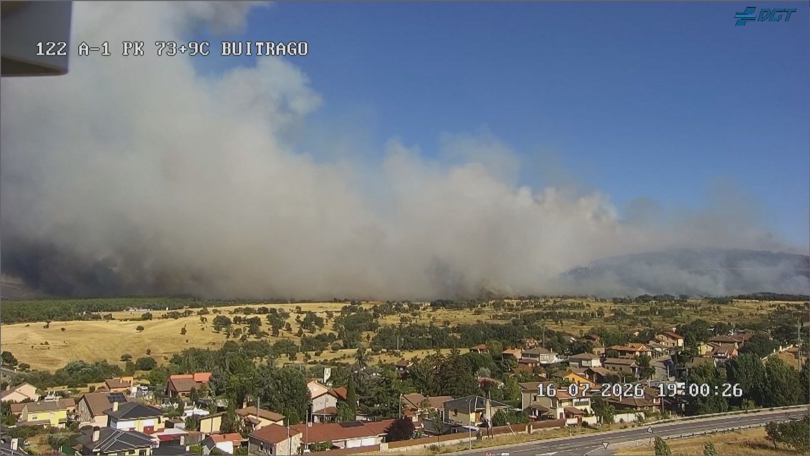 Confinamientos en dos municipios y una urbanización desalojada por el incendio en Lozoyuela