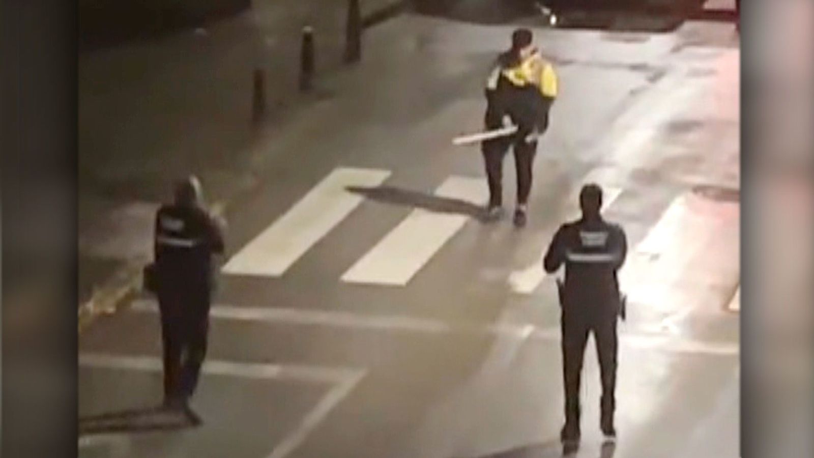 Detienen a un joven que paseaba por Barbate armado con una catana y un cuchillo