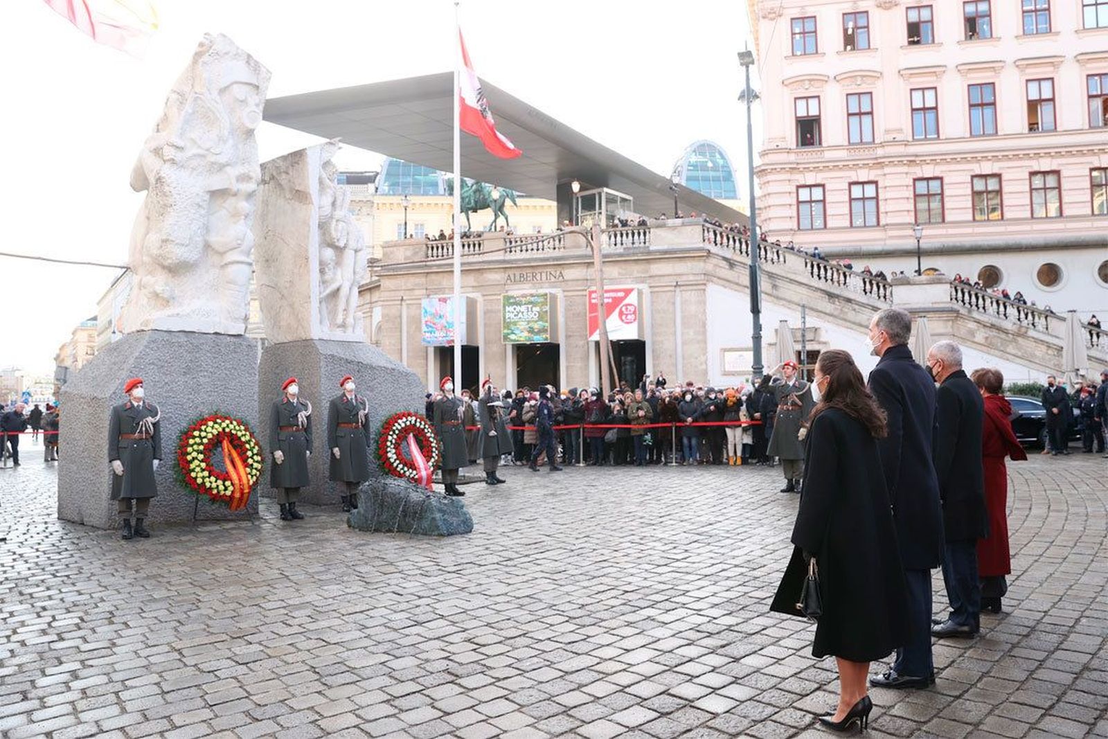 Los reyes honran en Viena a los republicanos españoles víctimas del nazismo
