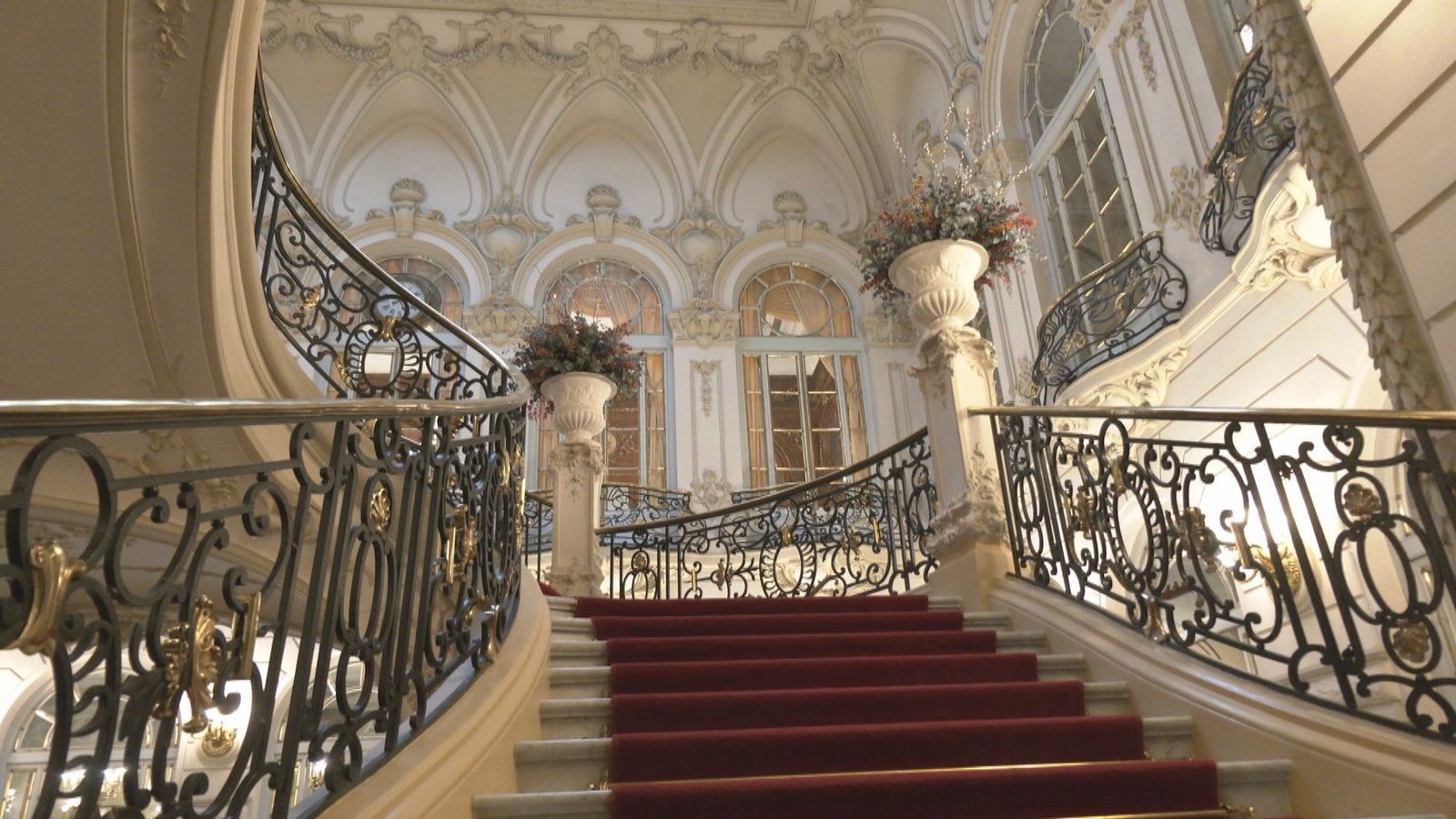 Descubre el Casino de Madrid: los secretos de una joya arquitectónica en el centro de la capital