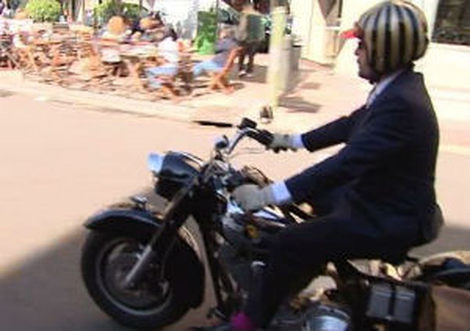 Motos