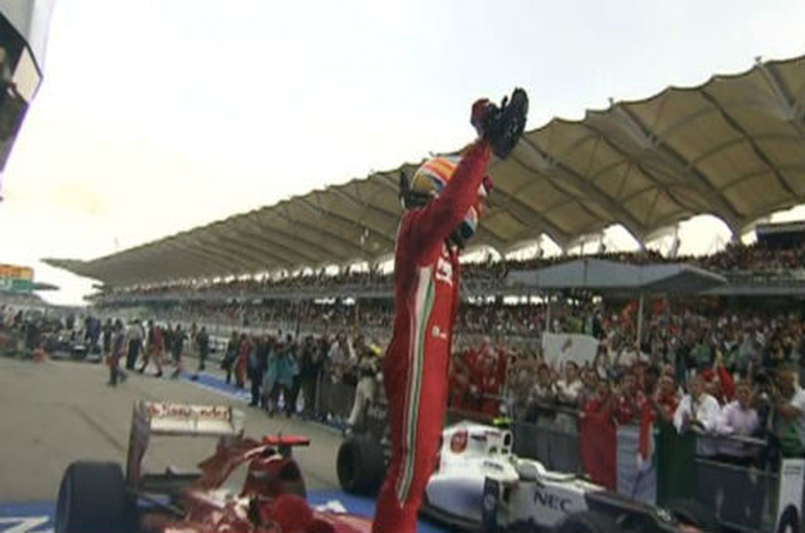 Alonso gana en Malasia