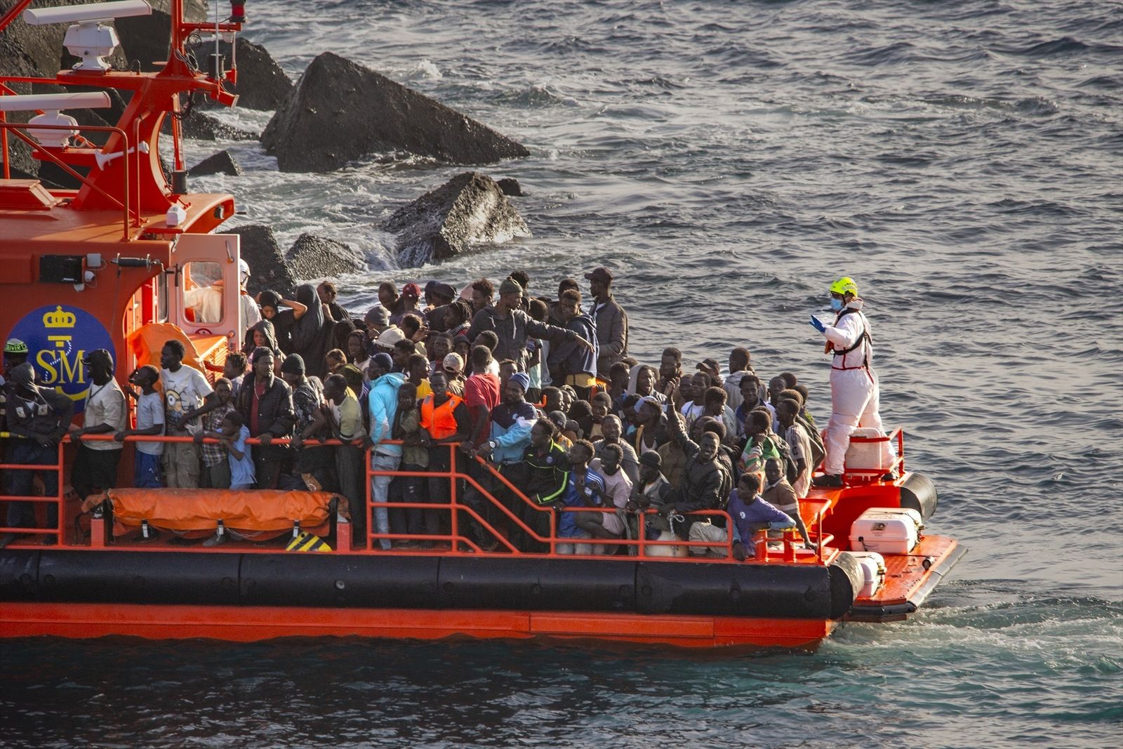 Lancha de salvamento marítimo llega al puerto de restinga