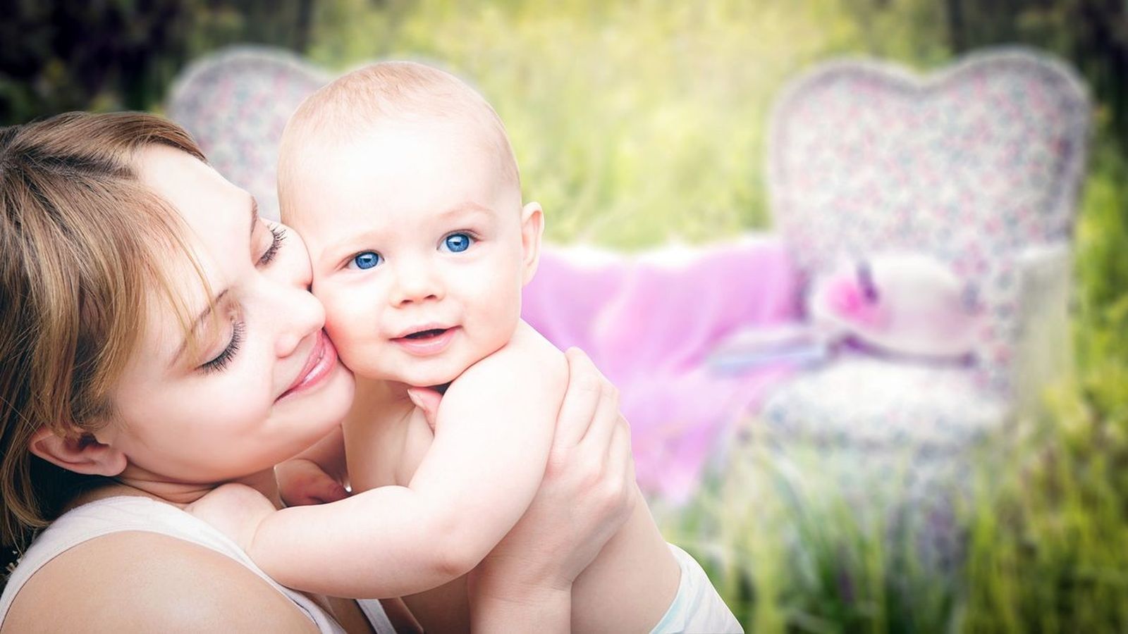 Una madre junto a su hijo