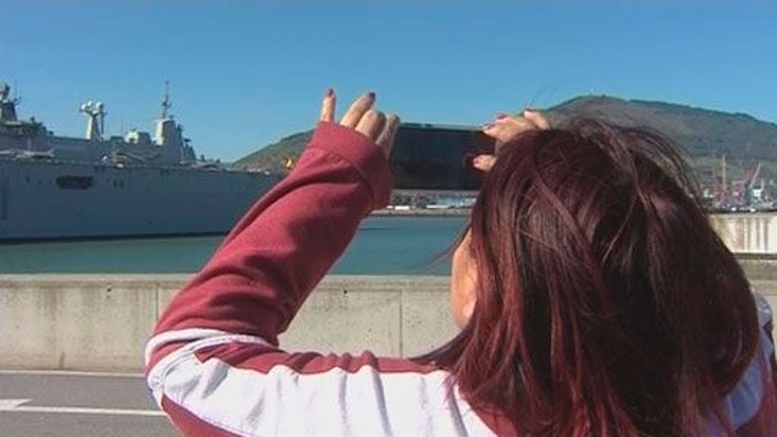 El portaaviones 'Juan Carlos I' atraca en Getxo para unas jornadas de puertas abiertas a los ciudadanos
