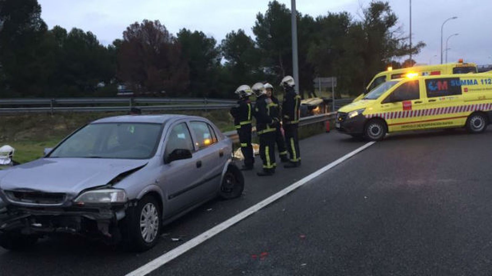 Dos mujeres mueren y otra muy grave al ser arrolladas tras un accidente en la A-4