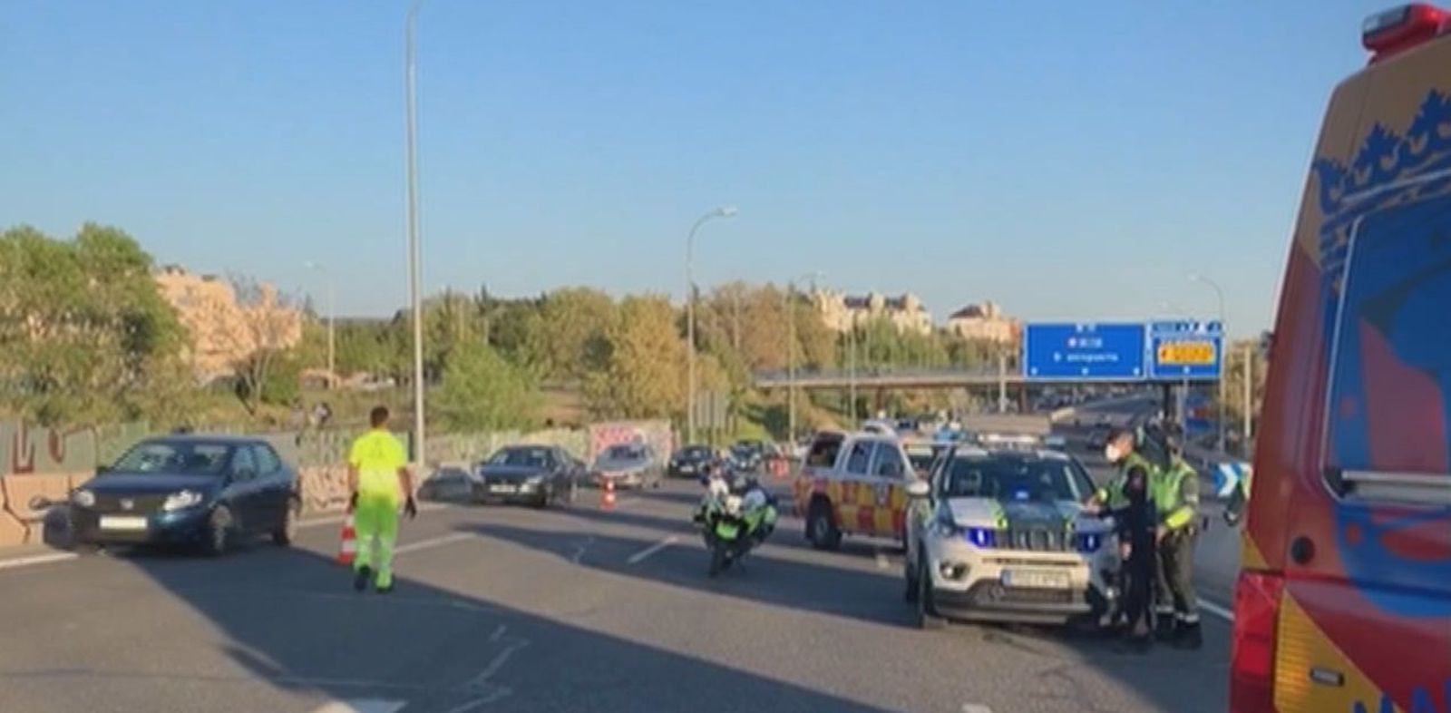 Herido muy grave un motorista tras chocar contra la mediana en la M-11
