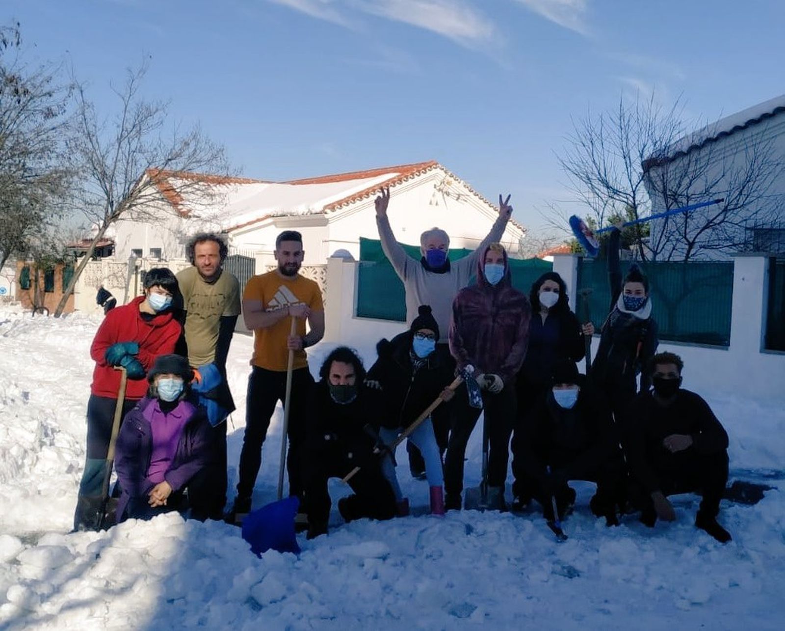 Tres días de pico y pala para llegar al centro de salud de Campamento