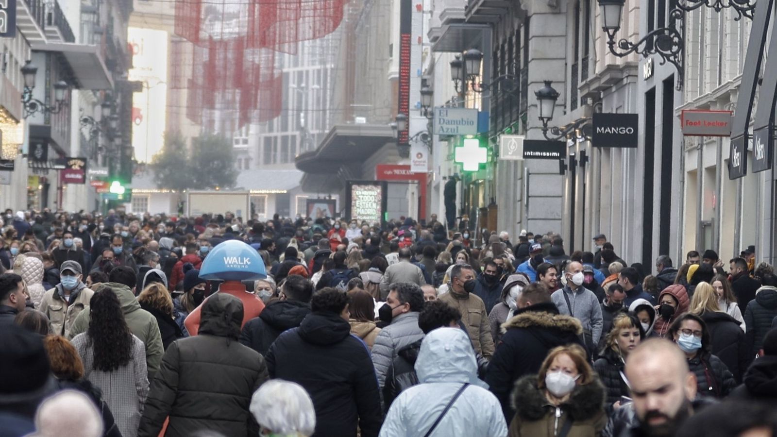 La población de España crece en 900 personas al día y se acerca a los 49 millones por el aumento de extranjeros