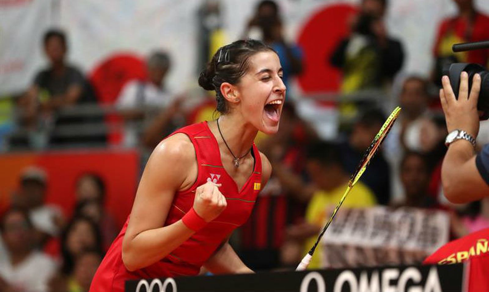 La española Carolina Marín celebra su victoria ante la china Li Xuerui