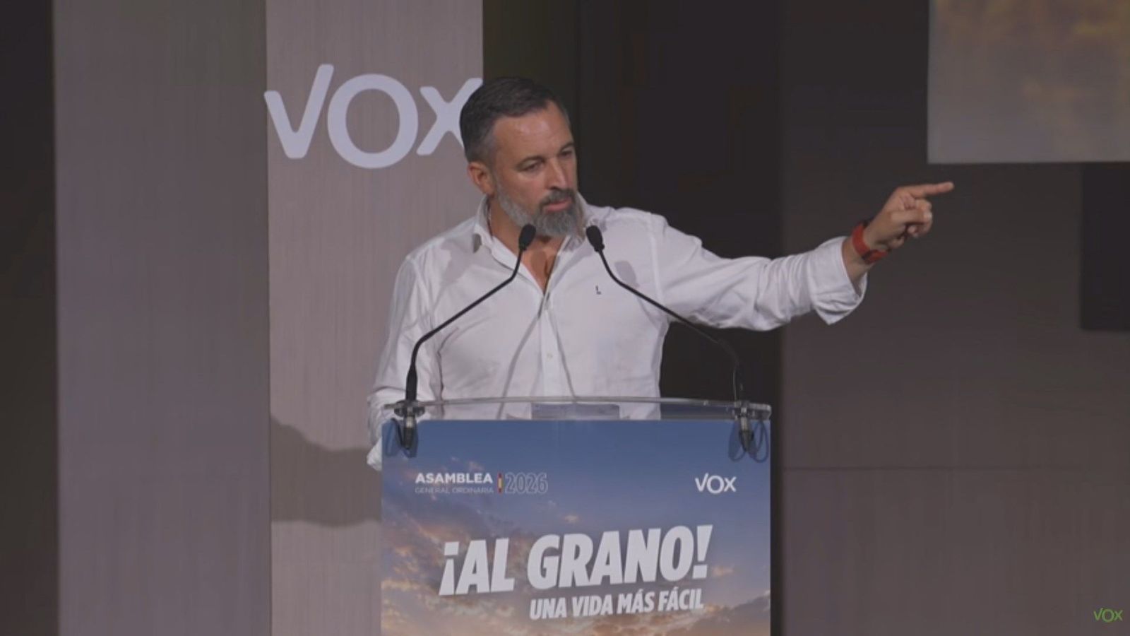 Abascal tilda a Sánchez de desequilibrado y advierte de que España está en manos de un "loco peligroso al volante"