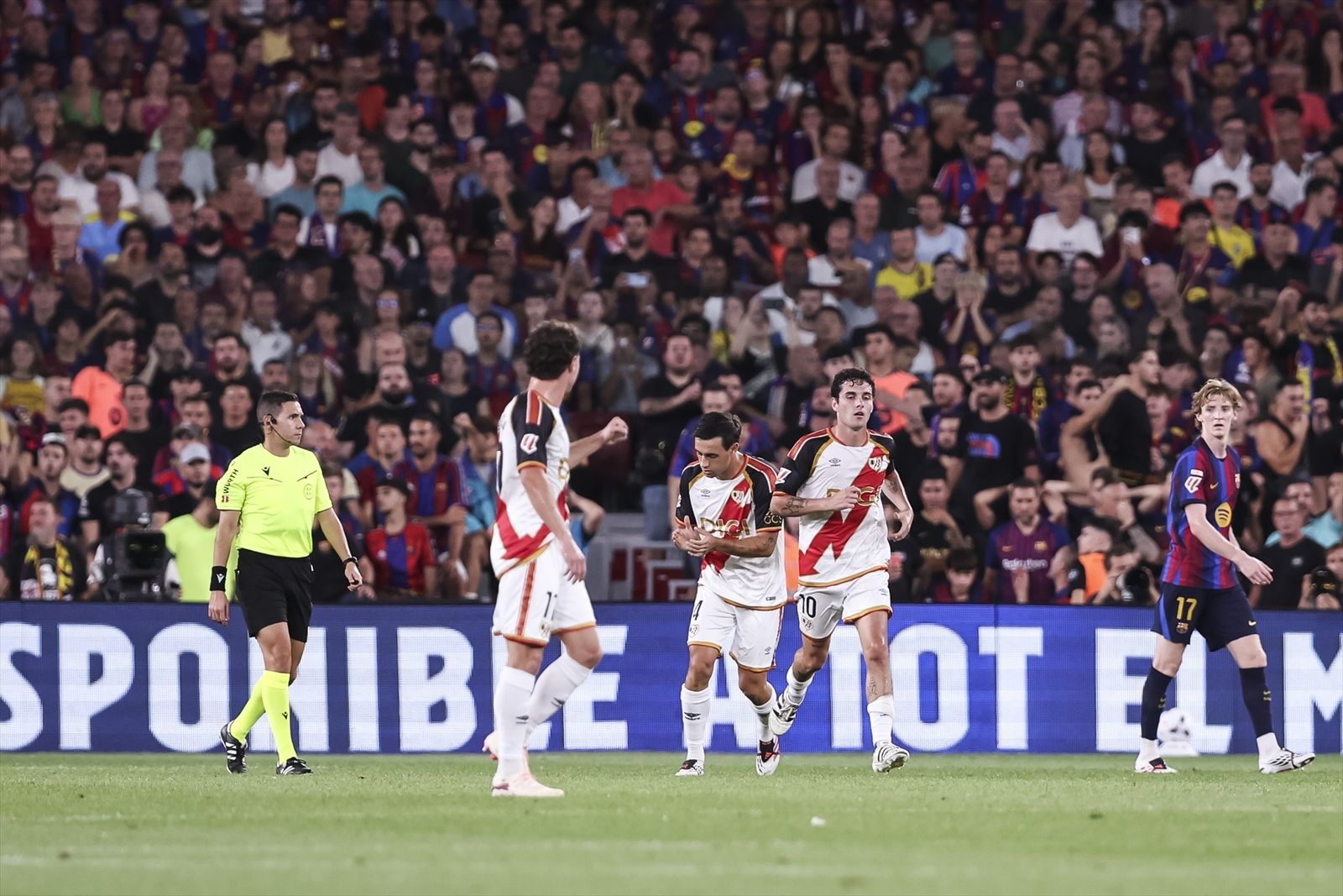 Sergio Camello celebra uno de sus goles
