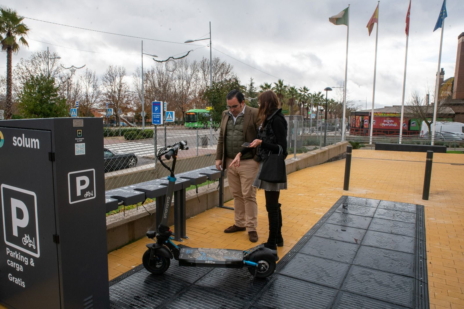Paneles solares para recargar patinetes eléctricos