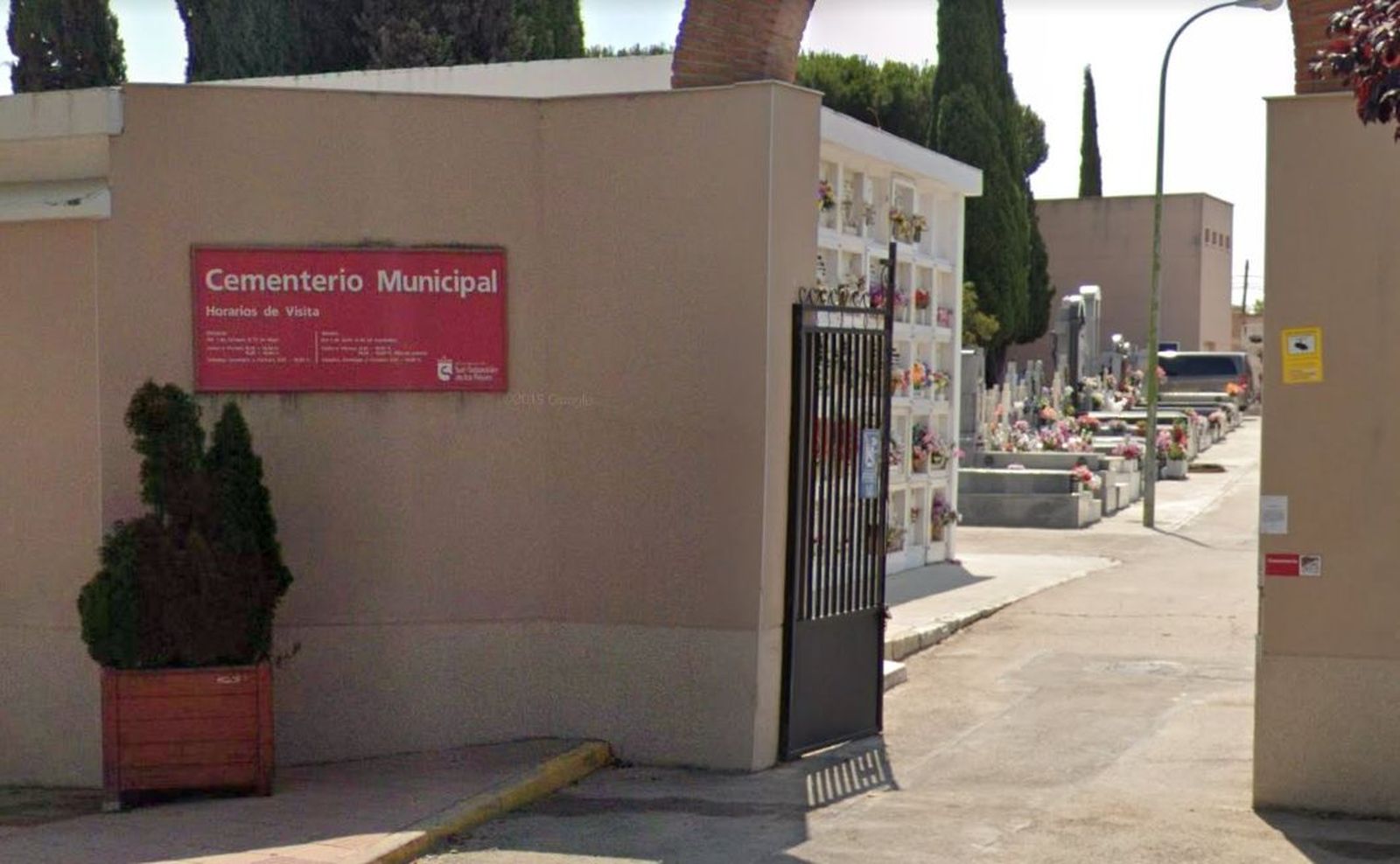Entrada al cementerio de San Sebastián de los Reyes