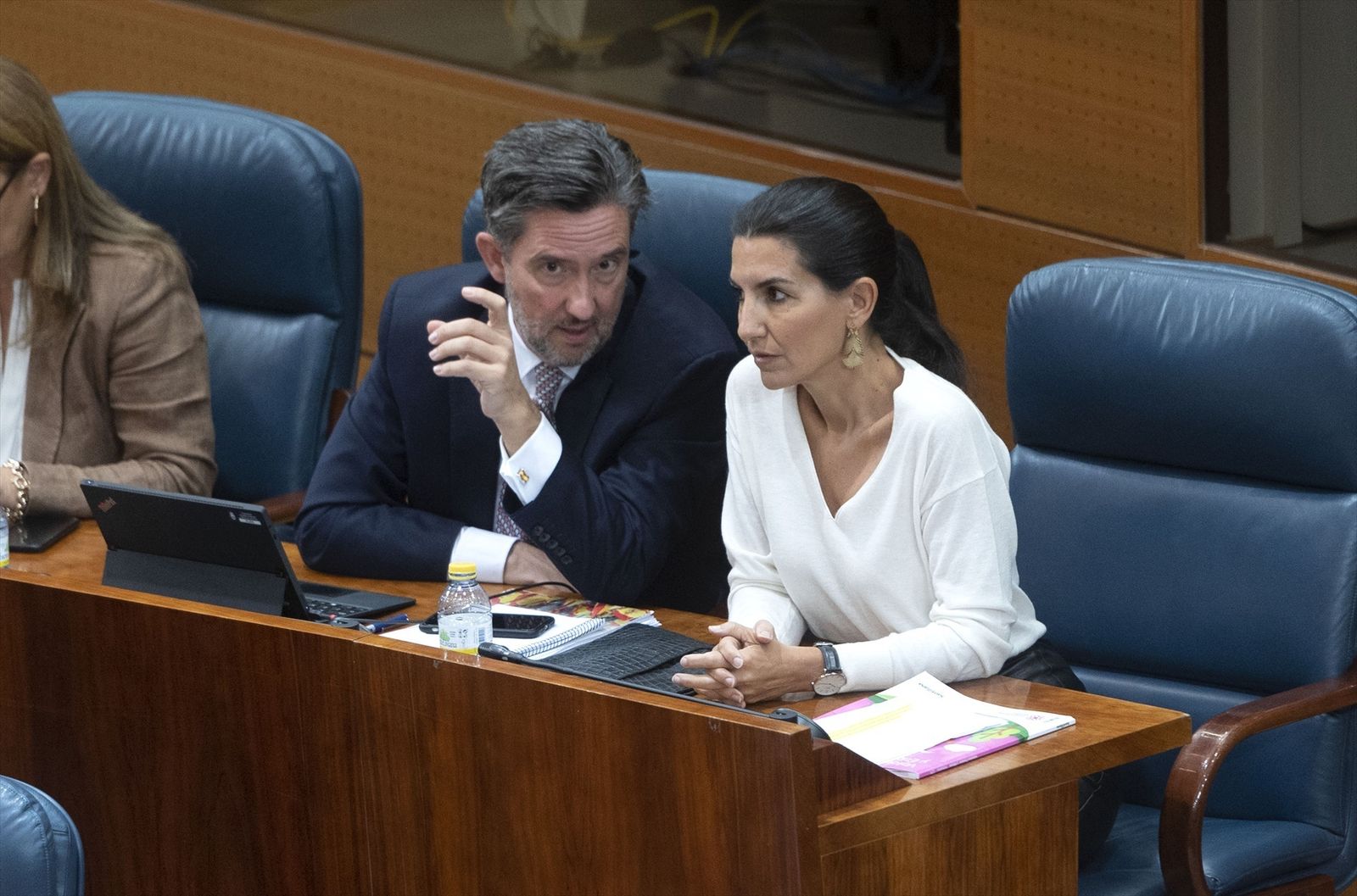 José Ruiz Bartolomé dialoga con Rocío Monasterio en la Asamblea de Madrid