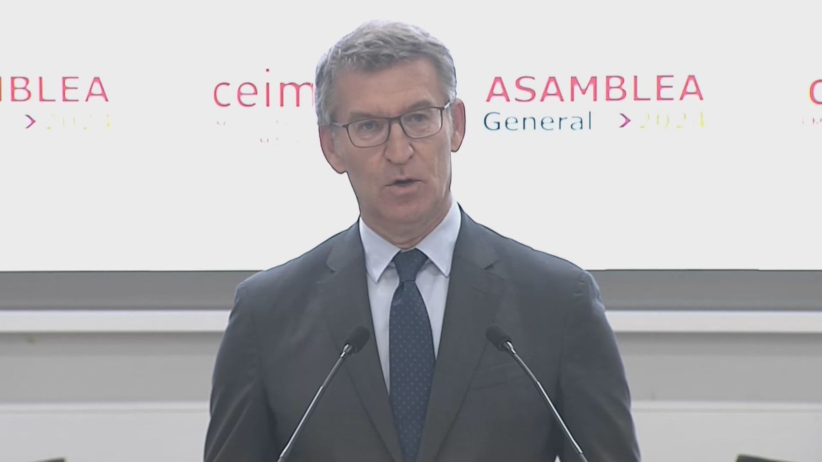 Feijóo insiste en que la economía no va como un cohete y elogia a Madrid