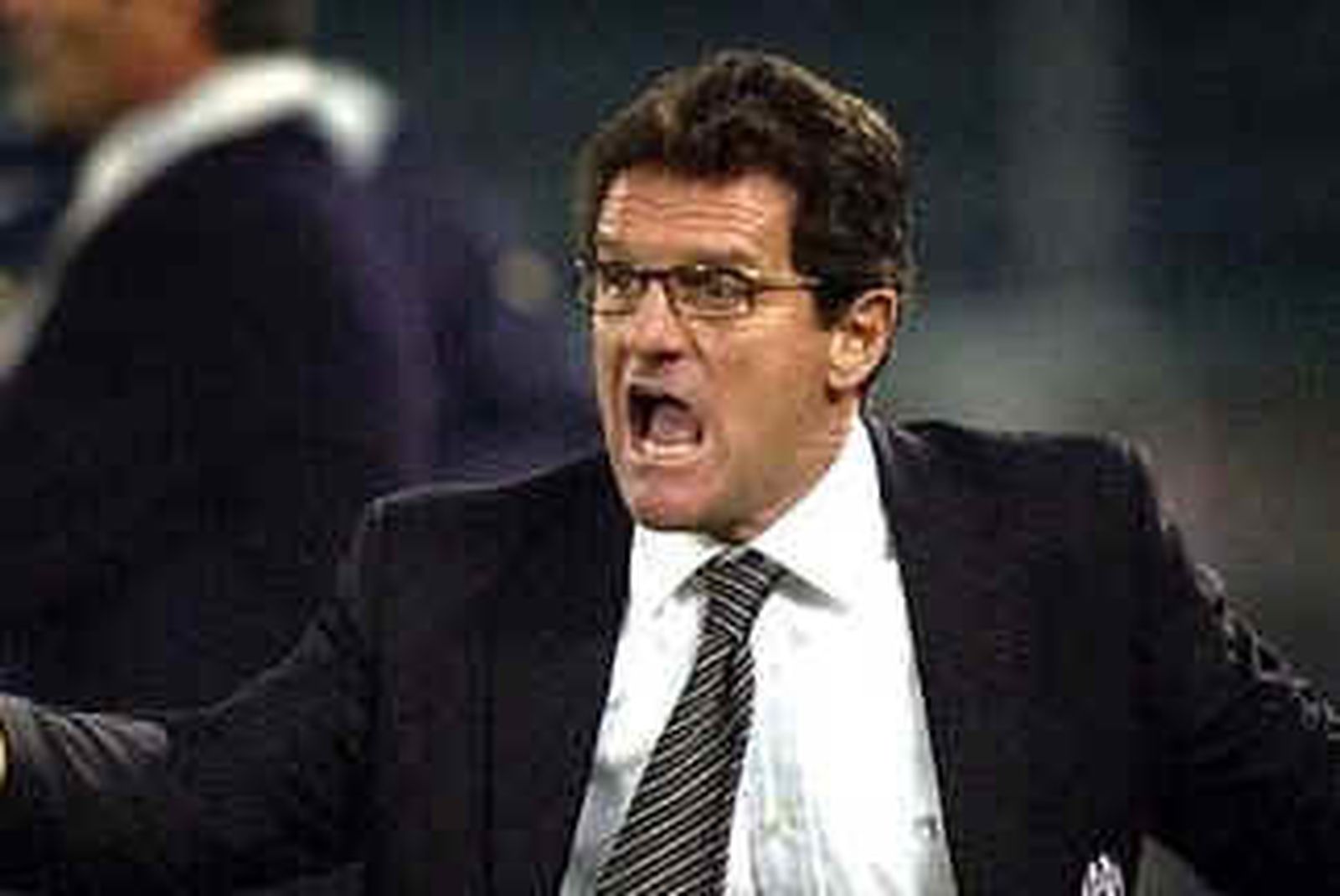 Barnetta complica el primer puesto a Capello