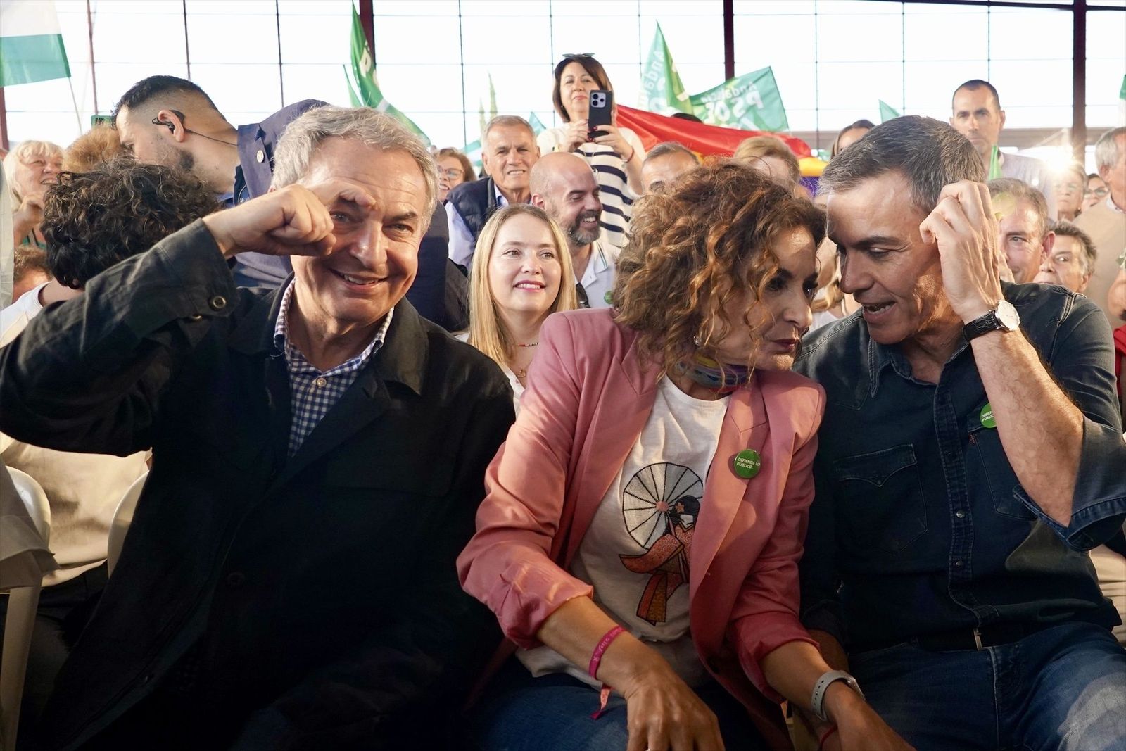 Sánchez y Zapatero arropan a María Jesús Montero en un acto electoral en Málaga