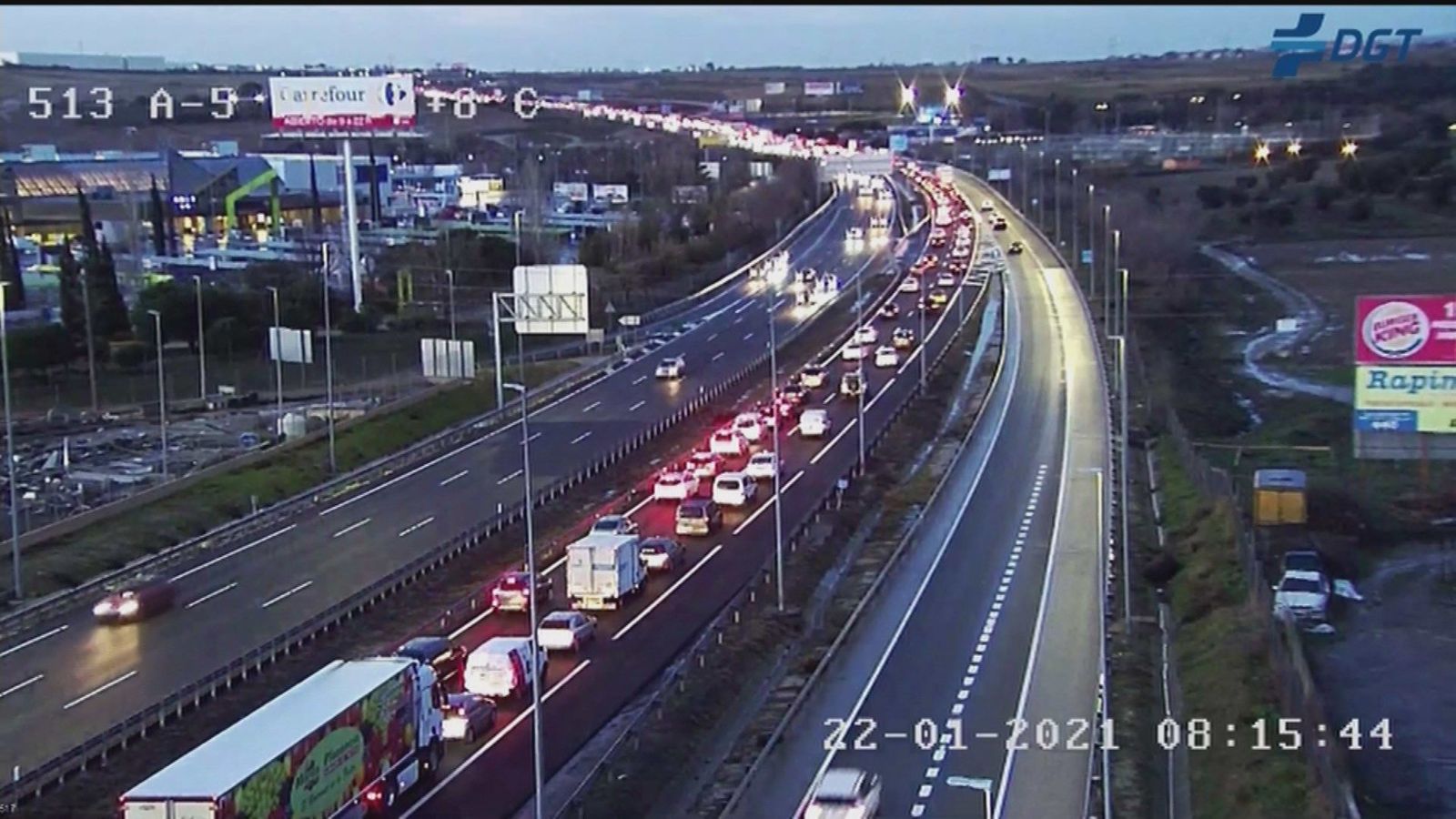 Tres accidentes y una balsa de agua en la M-40 provocan retenciones en las entradas y salidas de Madrid