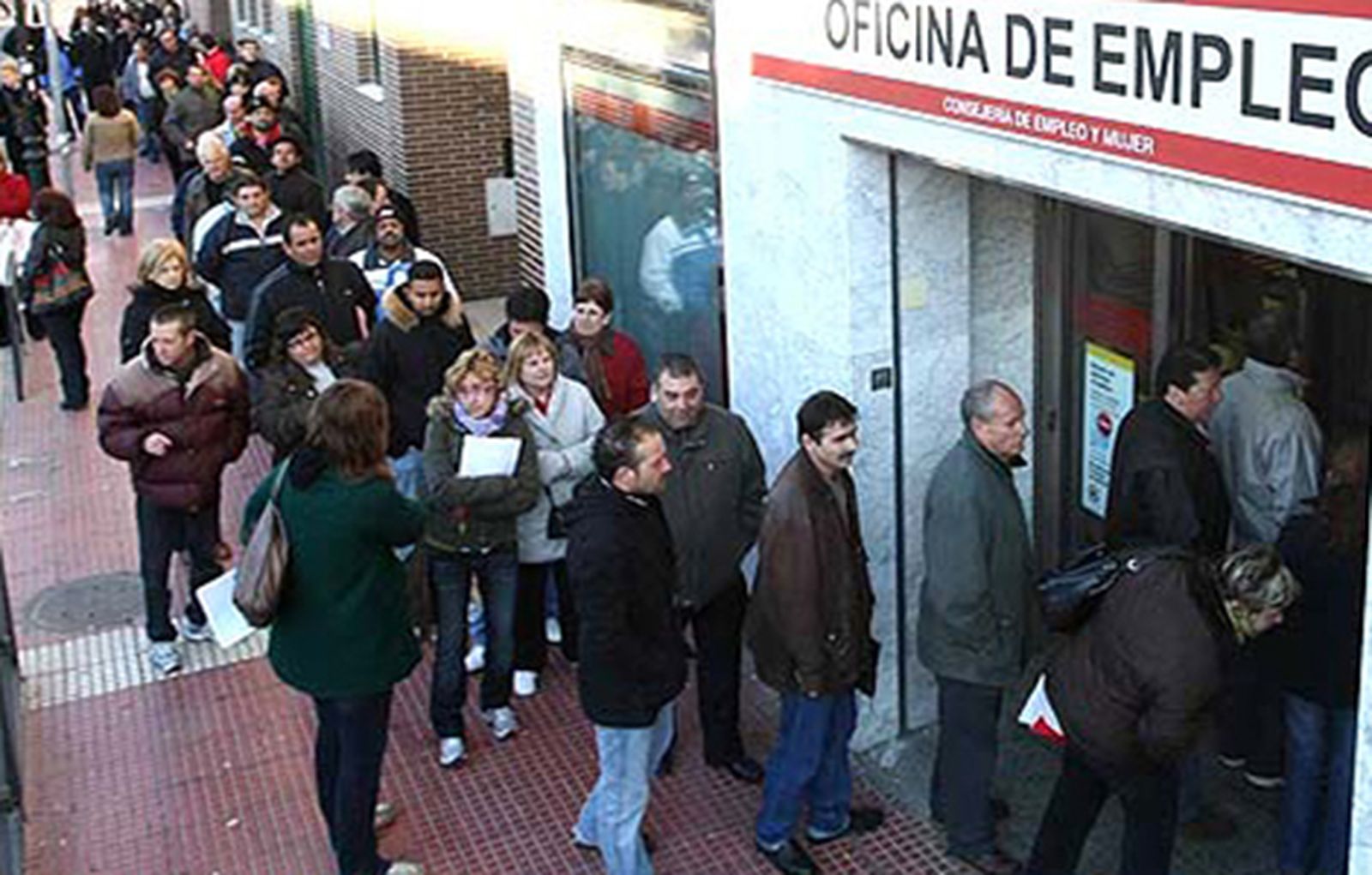 El paro sube en 44.685 personas en octubre, su menor repunte en este mes desde 2007