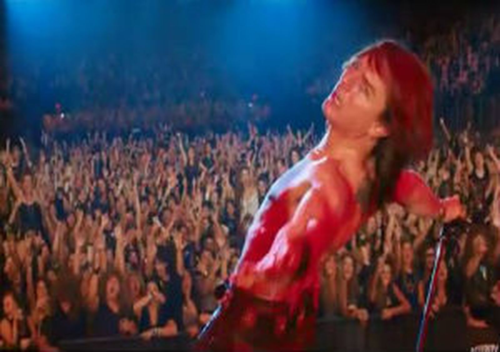 Tom Cruise se convierte en estrella de rock