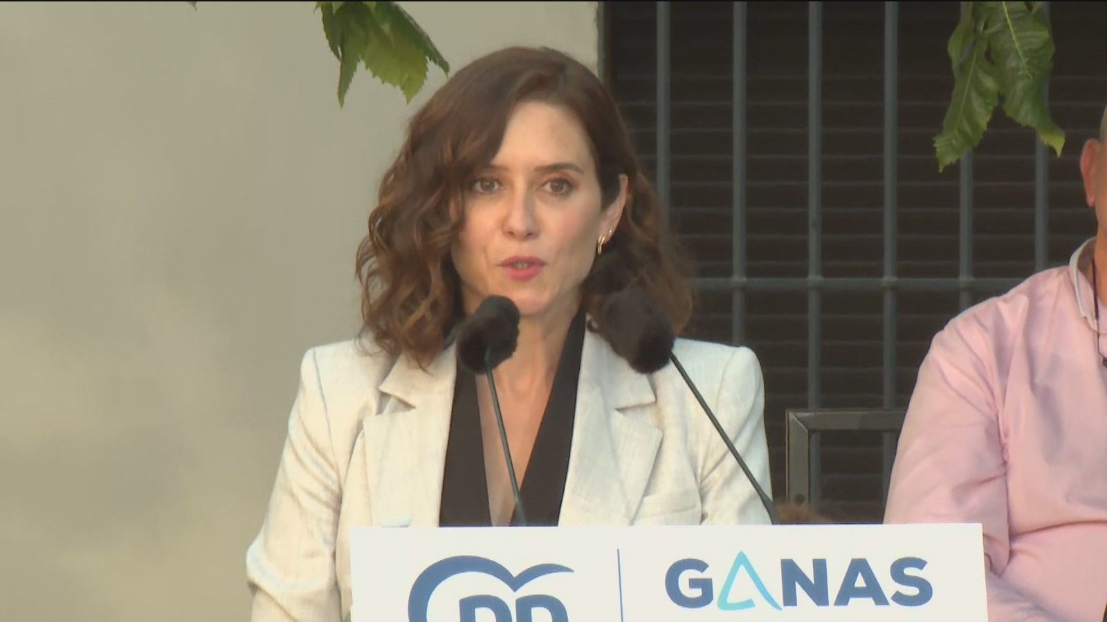 Ayuso ve las políticas de la izquierda "un engañabobos"