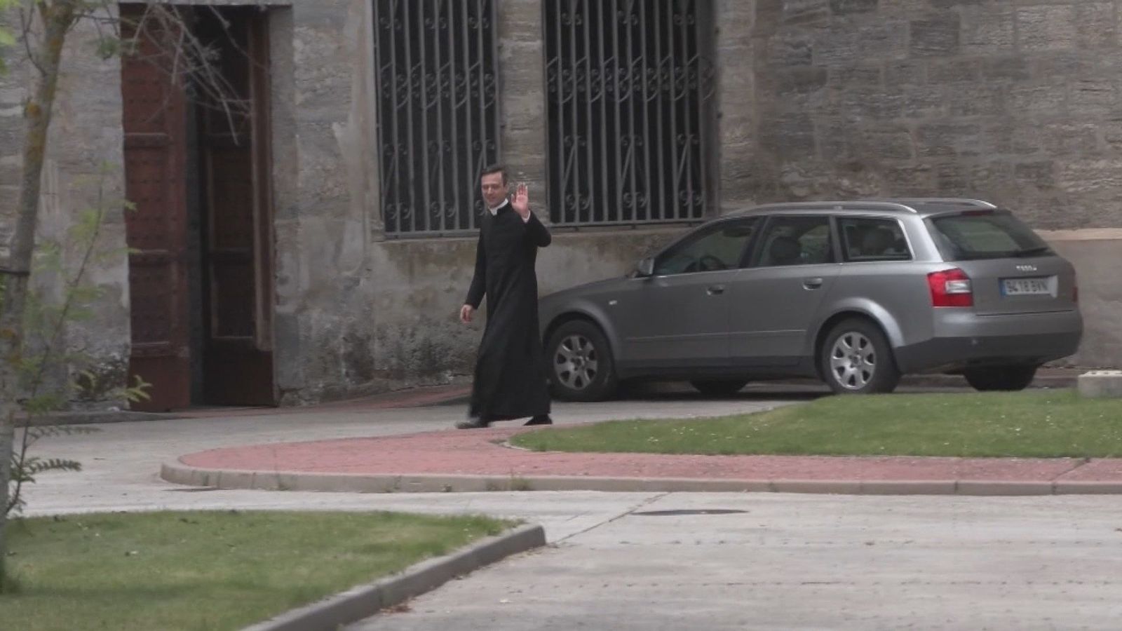 Las monjas excomulgadas de Belorado expulsan al obispo Rojas y al cura Ceacero del monasterio