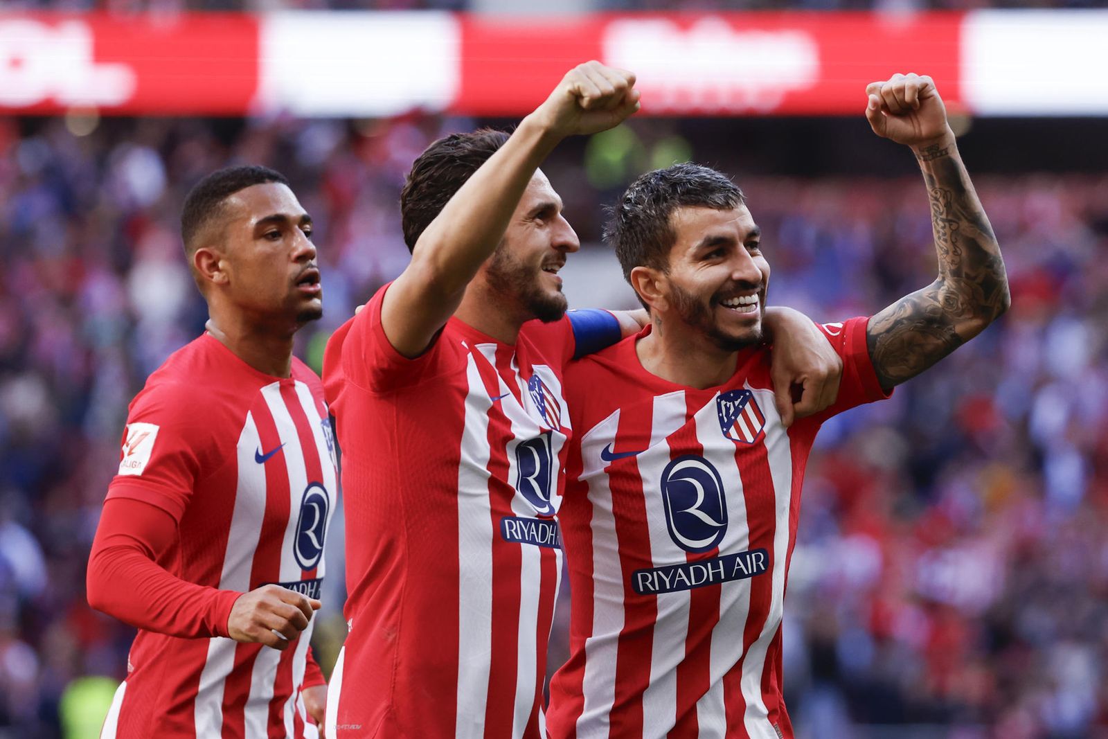 Correa y Koke celebran un gol a la UD Las Palmas