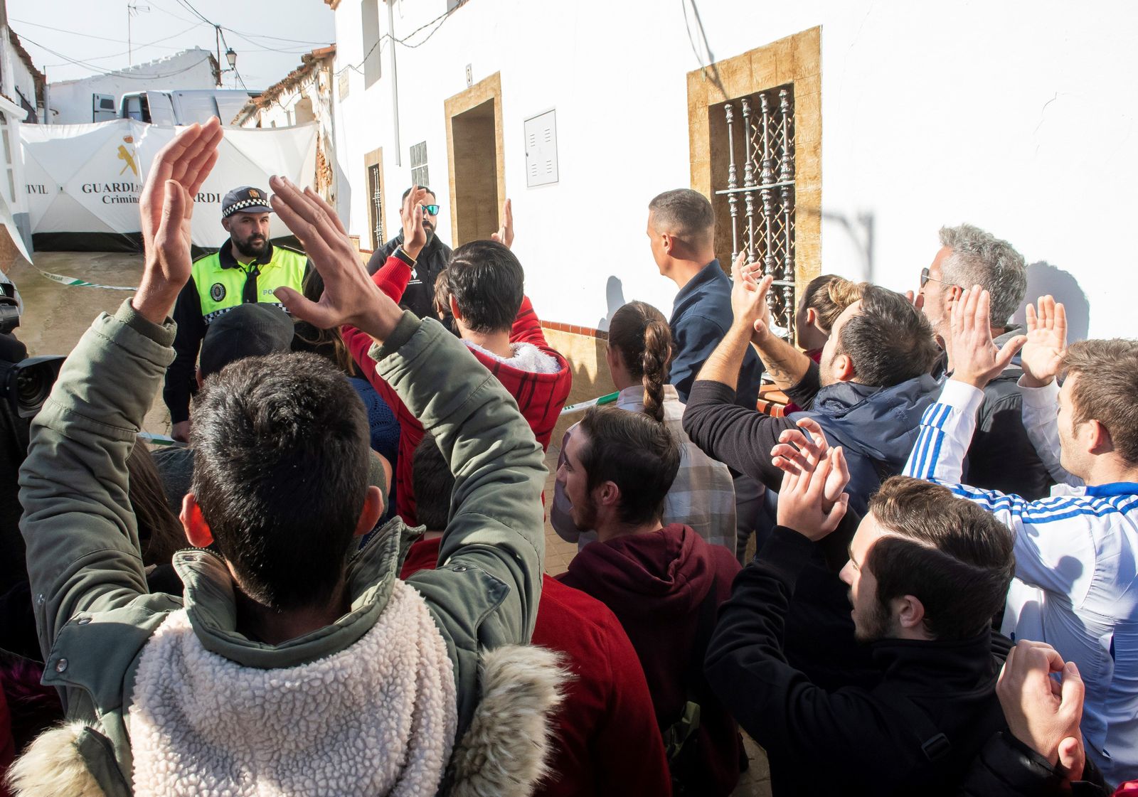Los vecinos de El Campillo reciben a Montoya al grito de 'asesino"