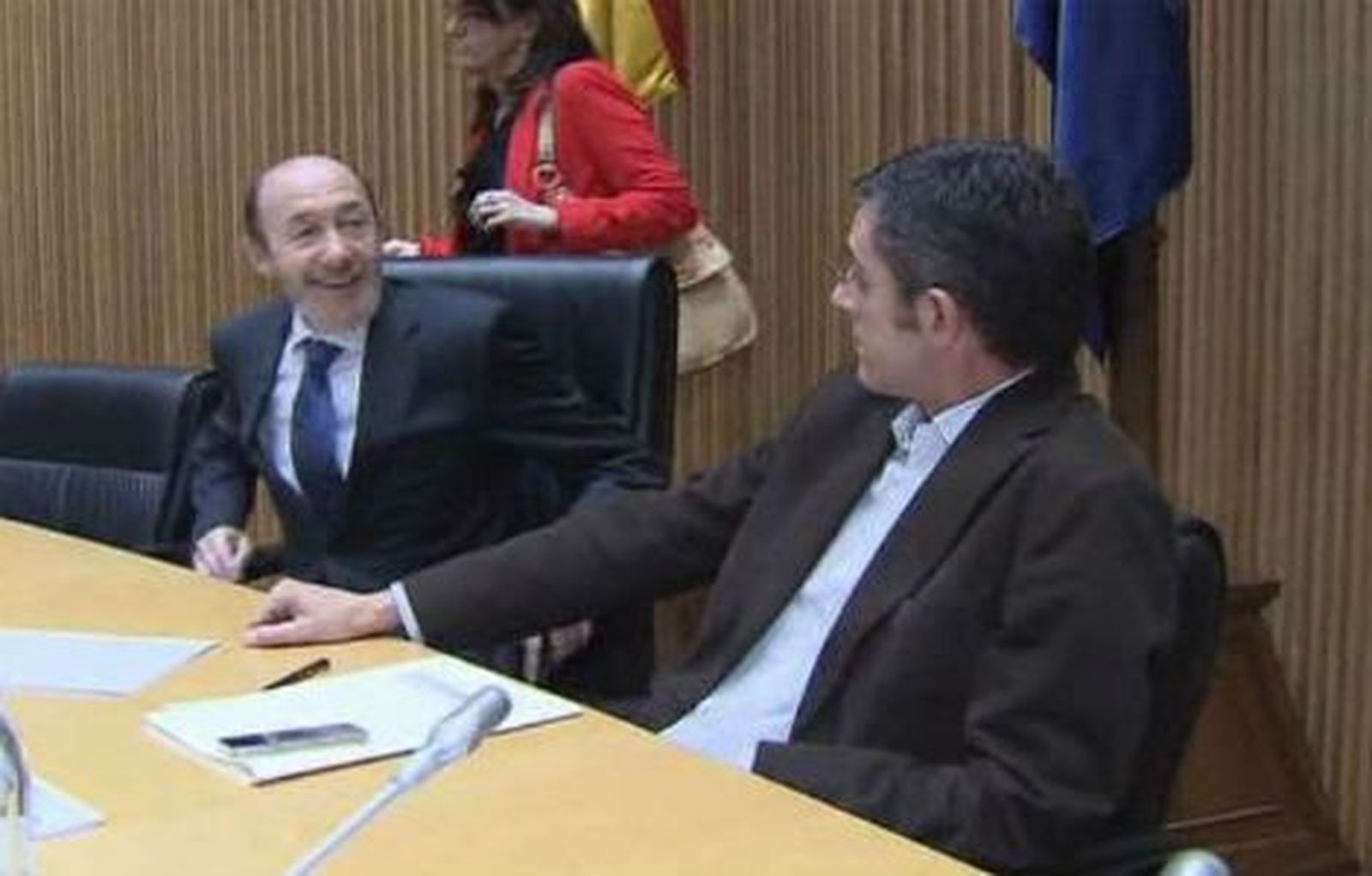 Rubalcaba ve legítimo que alguien quiera liderar el PSOE, pero aplaza el debate