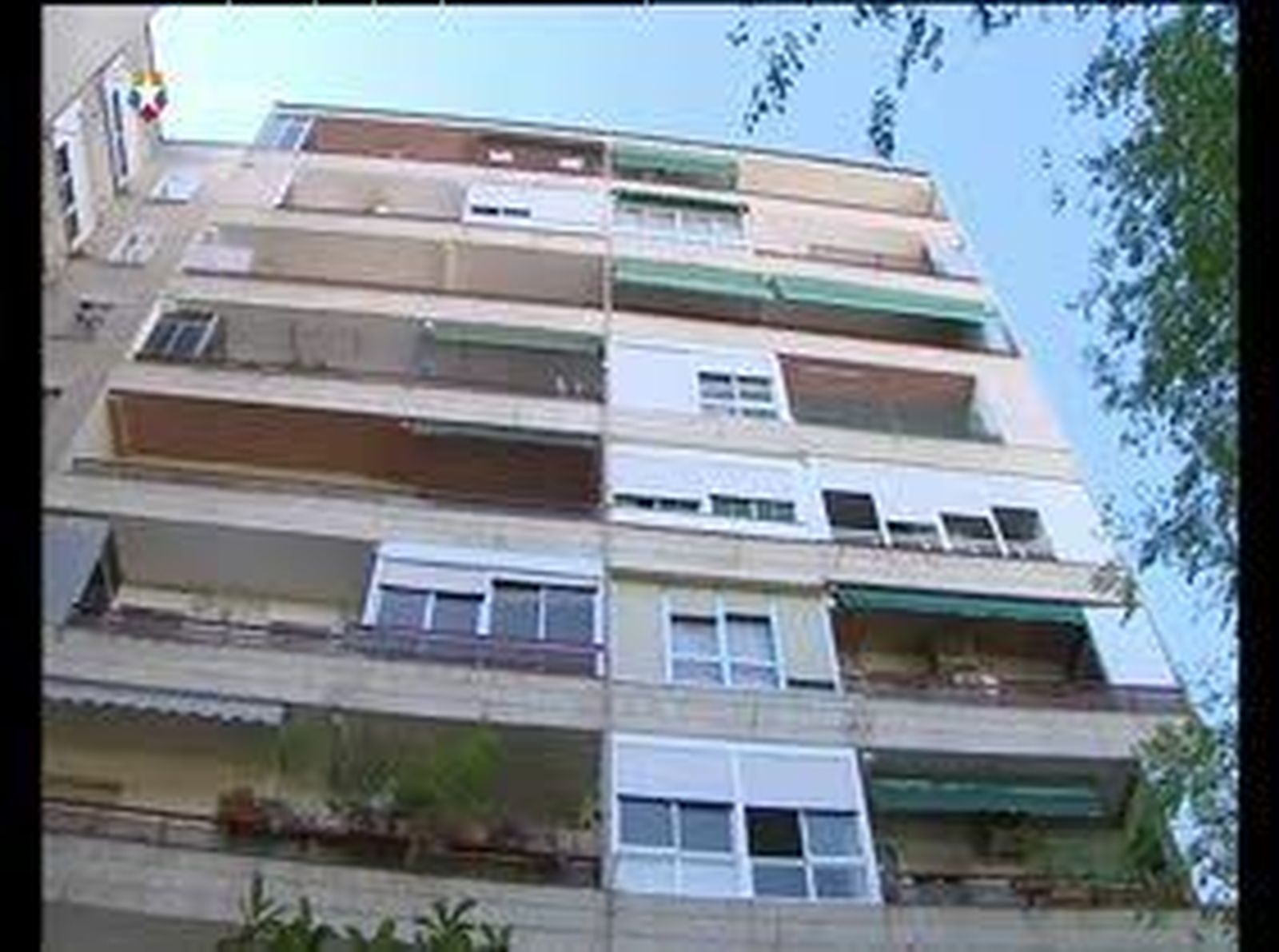 Un árbol salva la vida a un niño que cayó de un 9º piso en Fuenlabrada