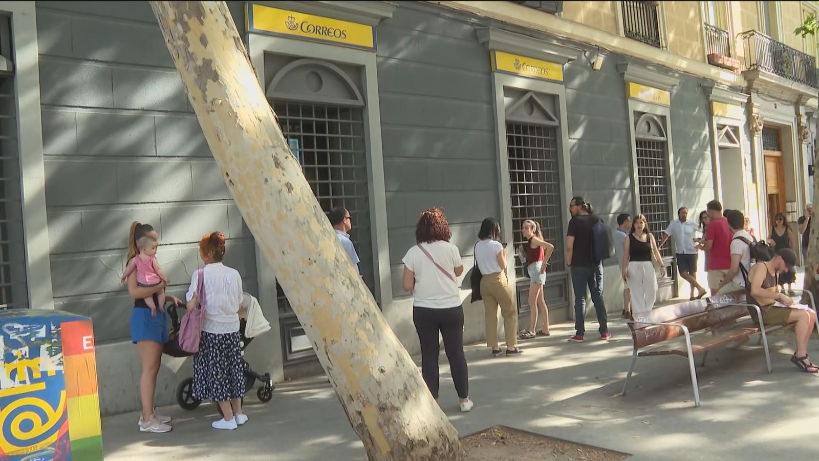 Colas ante las oficinas de Correos
