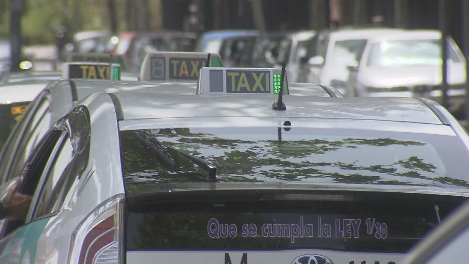 Una manifestación de taxistas obliga a cortar el Paseo de la Castellana