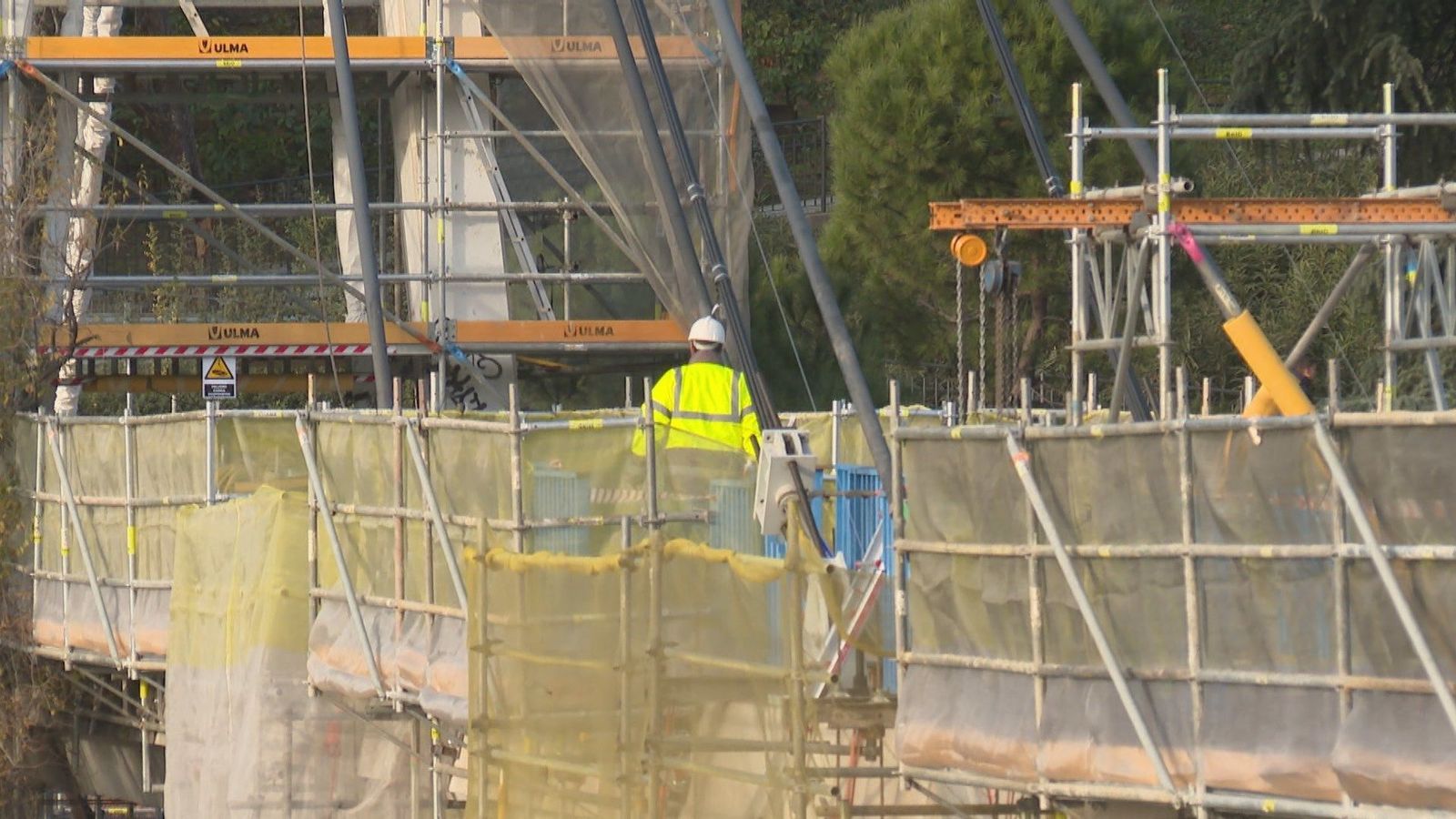 Fase final en la rehabilitación de la pasarela de Marqués de Zafra sobre la M-30