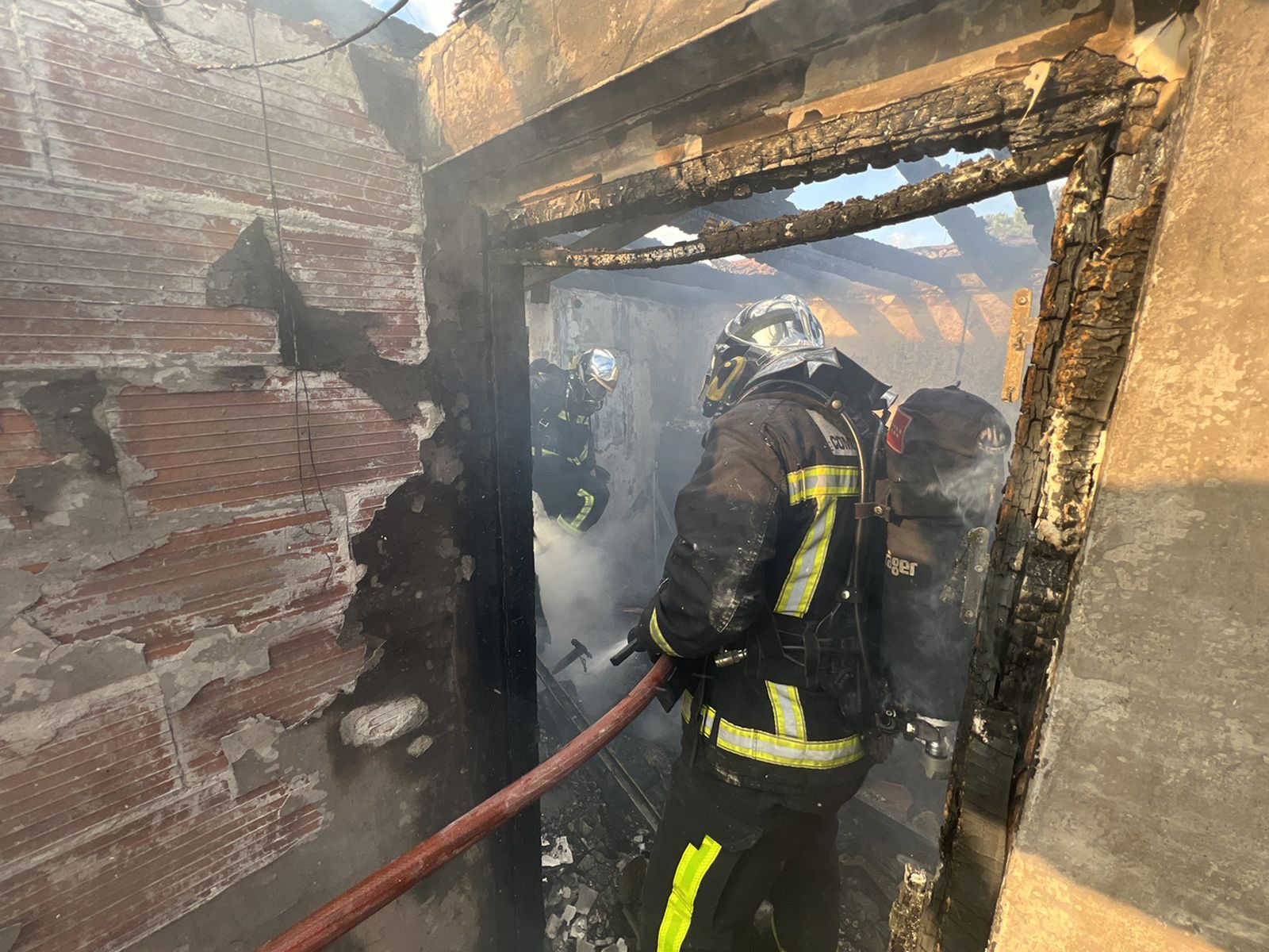 Arde una casa unifamiliar en Navalagamella