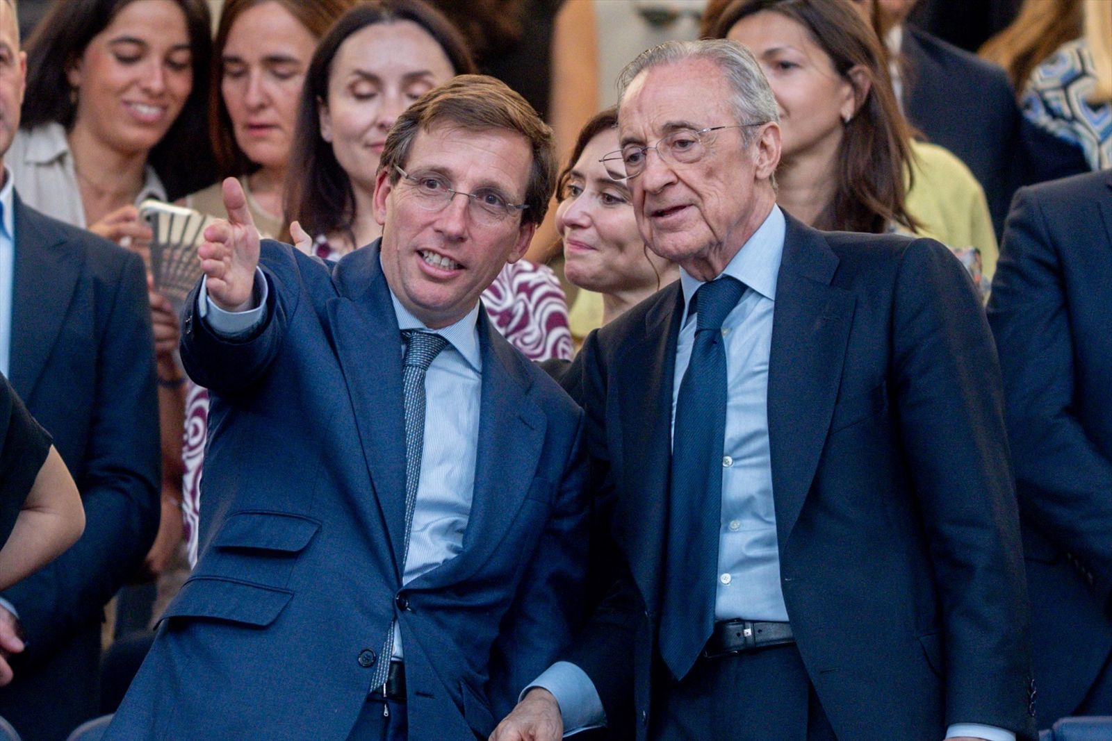 El alcalde de Madrid, José Luis Martínez Almeida, y el presidente del Real Madrid, Florentino Pérez