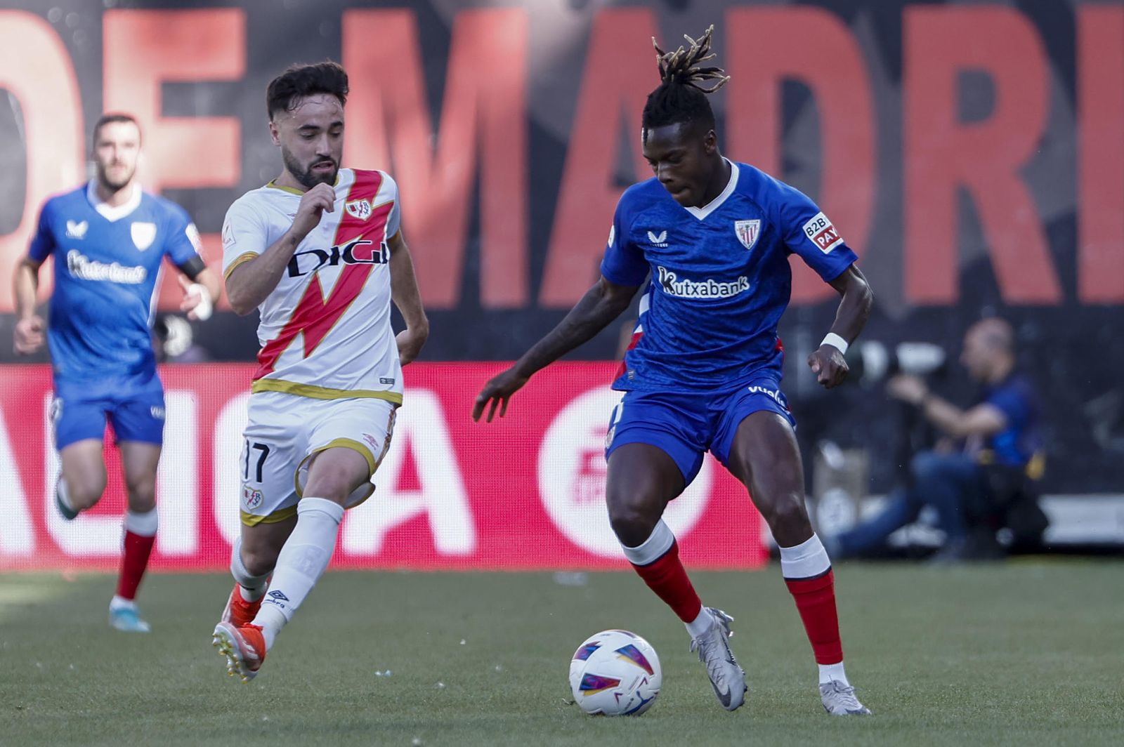 Unai López persigue a Nico Williams