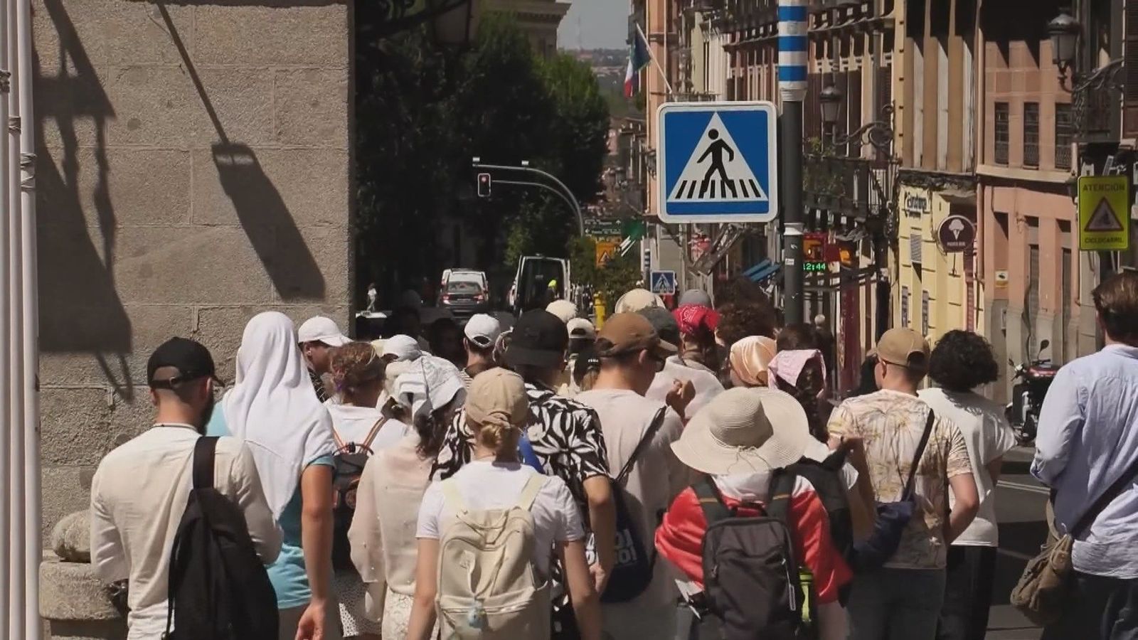 España recibió récord de 25,6 millones de turistas extranjeros hasta abril, un 7,1% más