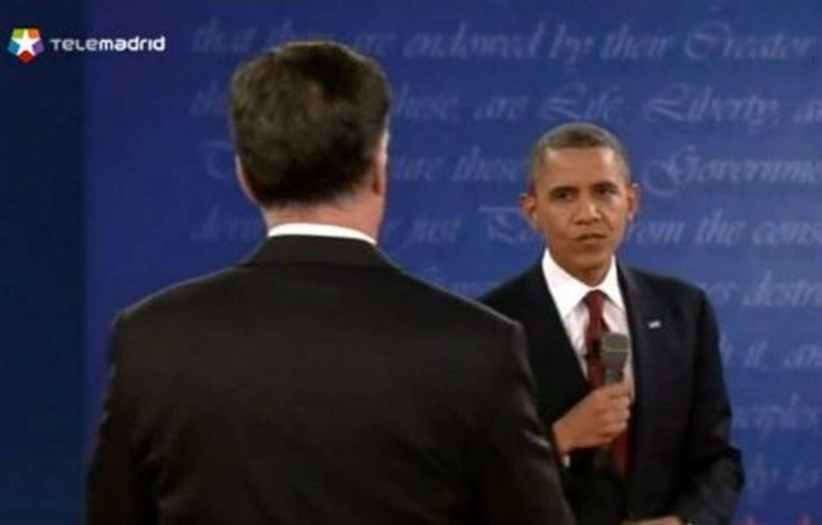 Obama pasa al ataque y gana un tenso debate en el que Romney mantuvo el tipo